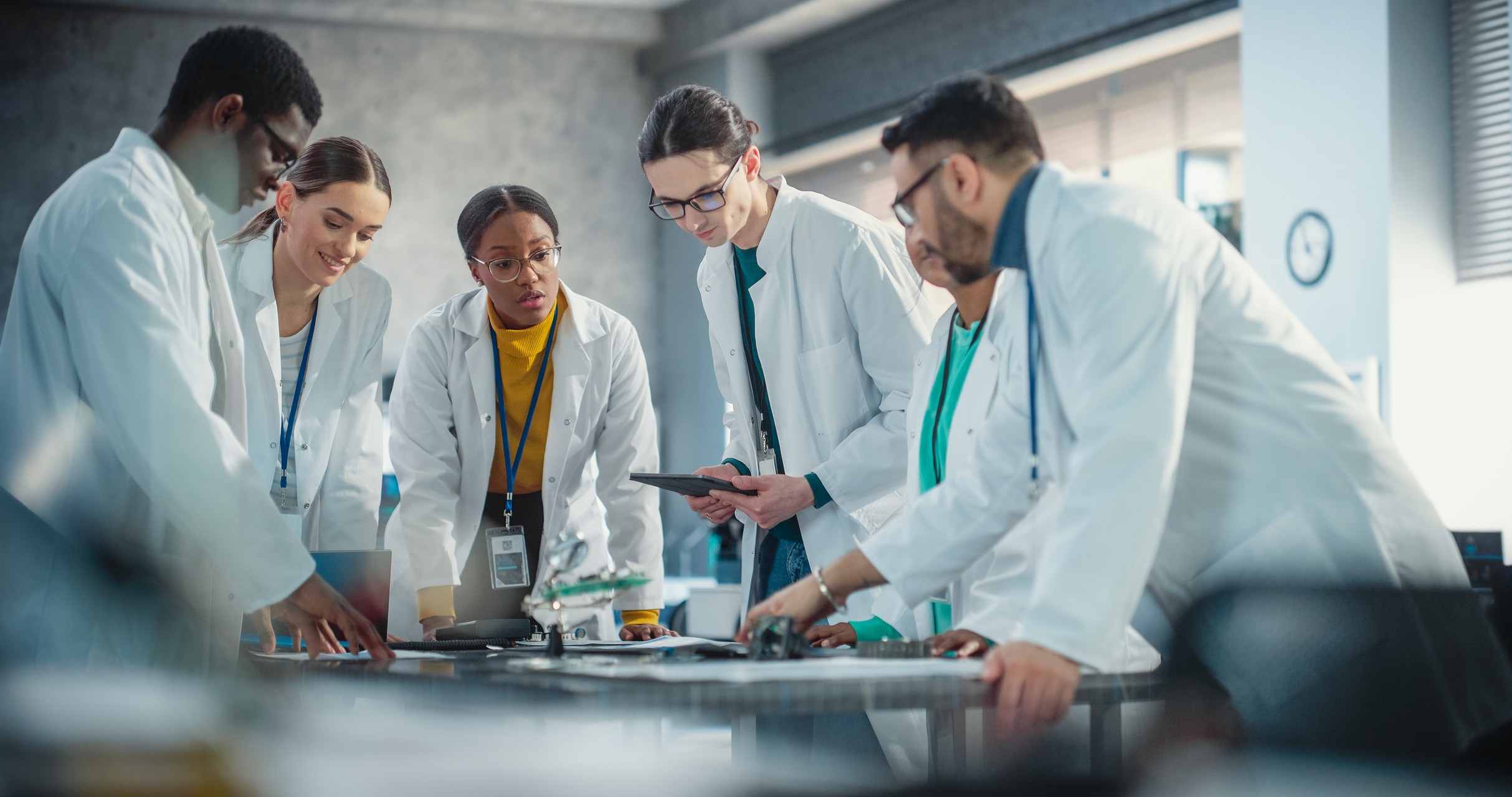 Global Custom Manufacturing Insights banner